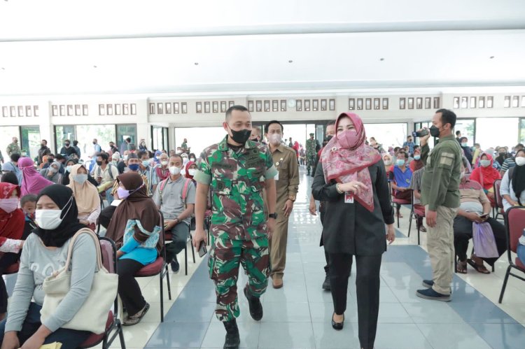 Bersama Dandim 0723 Klaten, Bupati Klaten Meninjau Secara Langsung Penyaluran BTPKLWN