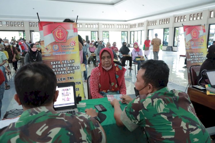 Bersama Dandim 0723 Klaten, Bupati Klaten Meninjau Secara Langsung Penyaluran BTPKLWN