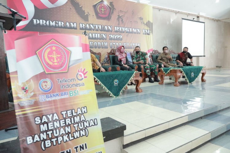 Bersama Dandim 0723 Klaten, Bupati Klaten Meninjau Secara Langsung Penyaluran BTPKLWN