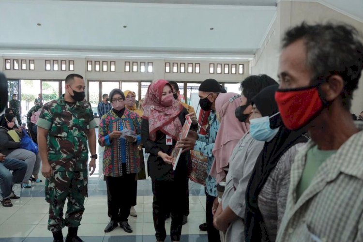 Bersama Dandim 0723 Klaten, Bupati Klaten Meninjau Secara Langsung Penyaluran BTPKLWN