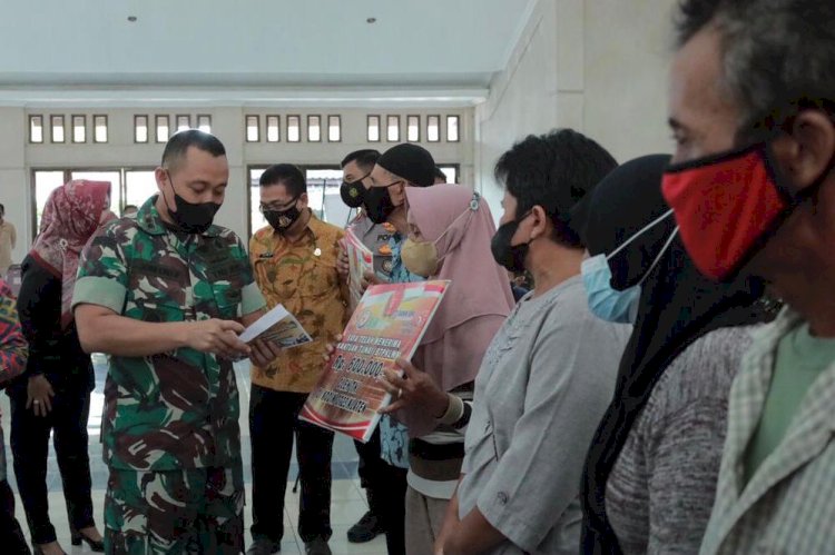 Bersama Dandim 0723 Klaten, Bupati Klaten Meninjau Secara Langsung Penyaluran BTPKLWN