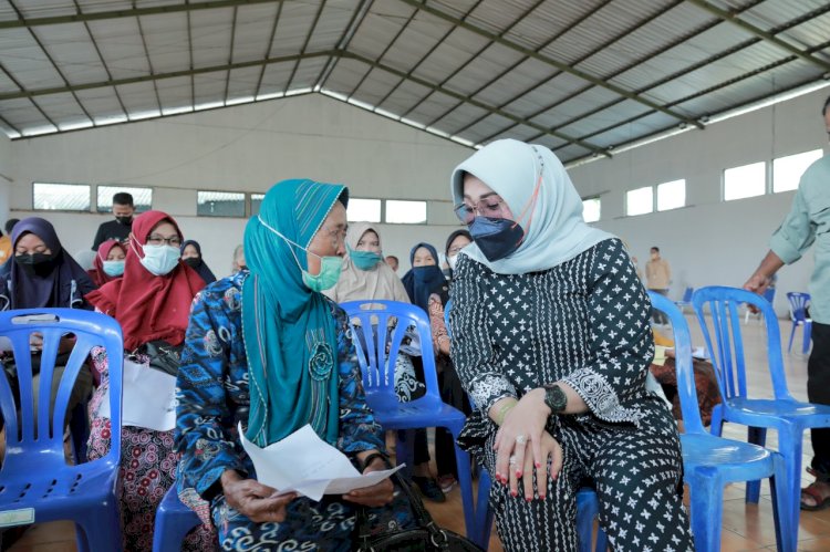 Bupati Klaten dan Kapolres Lakukan Monitoring Penyerahan BLT Minyak Goreng