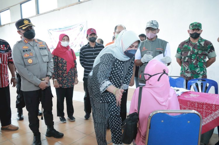 Bupati Klaten dan Kapolres Lakukan Monitoring Penyerahan BLT Minyak Goreng