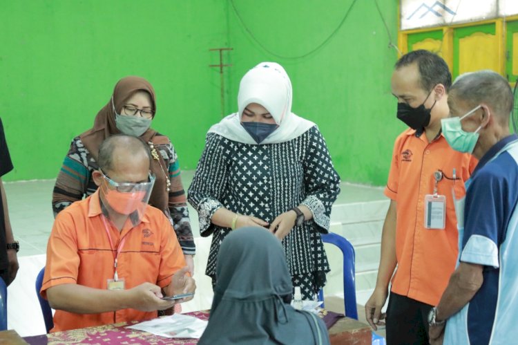 Bupati Klaten dan Kapolres Lakukan Monitoring Penyerahan BLT Minyak Goreng