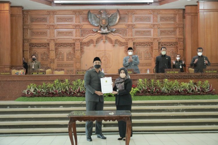 Rapat Paripurna DPRD Persetujuan Catatan Strategis & Penyampaian Keputusan Terhadap Laporan Keterangan Pertanggungjawaban Bupati Tahun 2021