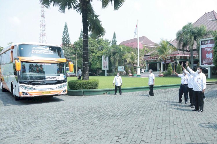 Wakil Bupati Klaten Lepas Keberangkatkan 8 Armada Mudik Gratis