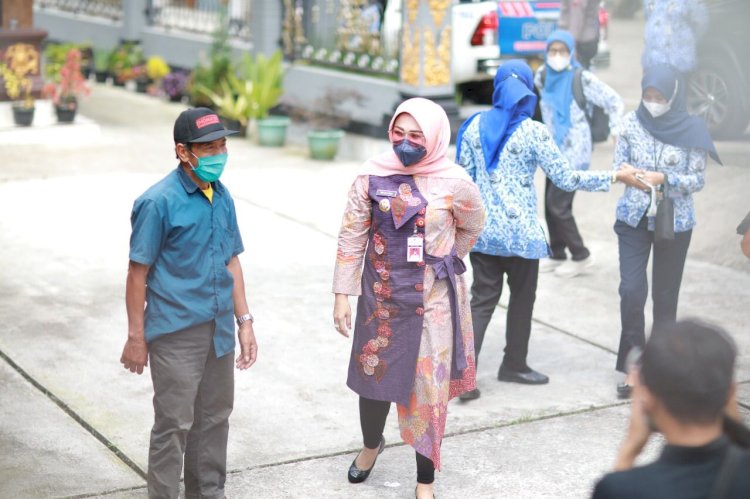 Tanggulangi PMK, Bupati Klaten Berikan Sosialisasi dan Cek Hewan Ternak di Kemalang