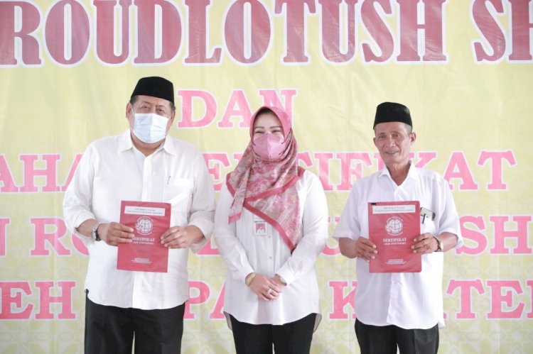 Bupati Klaten Hadiri Halal Bihalal dan Serahkan Sertifikat Tanah Yayasan Roudlotush Sholihin 