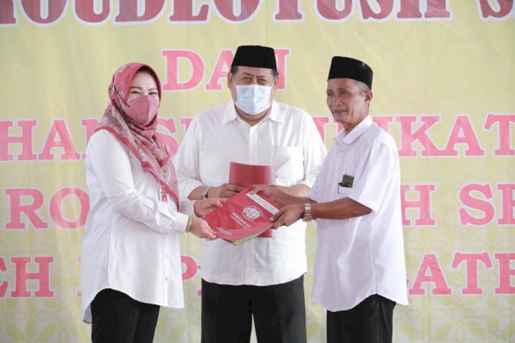 Bupati Klaten Hadiri Halal Bihalal dan Serahkan Sertifikat Tanah Yayasan Roudlotush Sholihin 