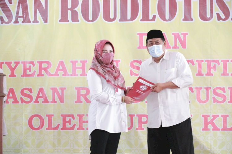 Bupati Klaten Hadiri Halal Bihalal dan Serahkan Sertifikat Tanah Yayasan Roudlotush Sholihin 