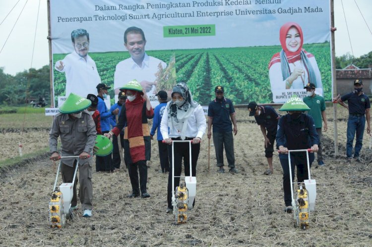 Dirjen Tanaman Pangan Kementan RI Buka Gerakan Tanam Kedelai dan Canangkan Tunas Tunas Bangkit Kedelai di Klaten