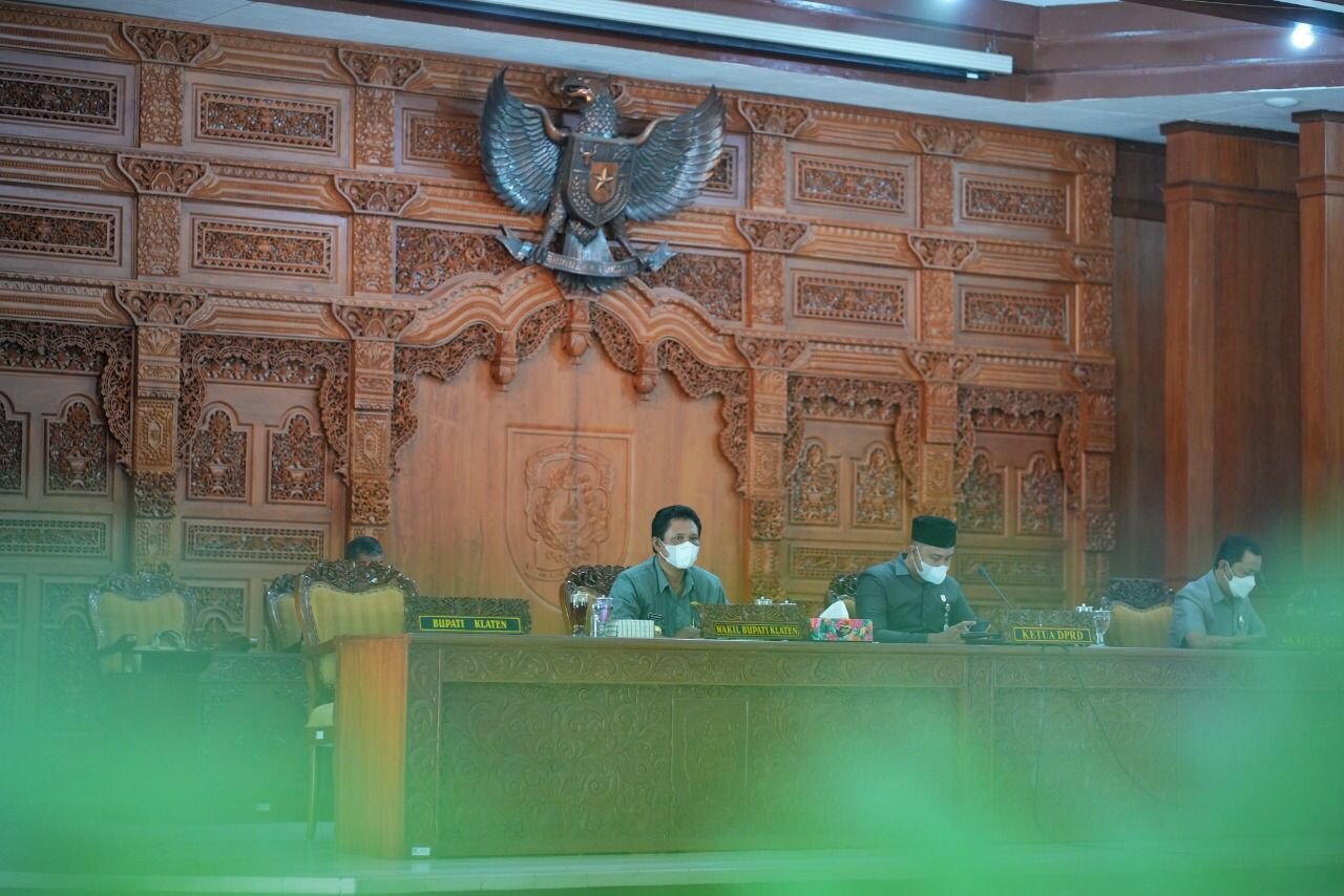 Paripurna Penyampaian Pemandangan Umum Fraksi - Fraksi terhadap Raperda tentang LKPJ APBD 2021