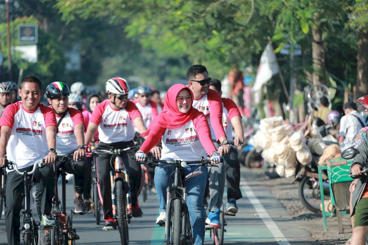 Jelang HUT Bhayangkara, Polres Klaten Gelar Fun Bike dan Bagikan Bansos 