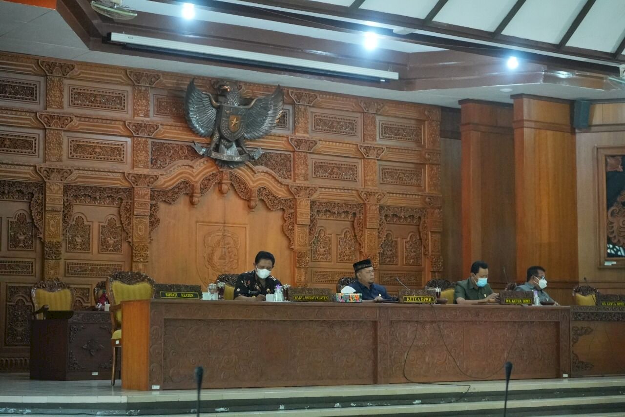 Fraksi-Fraksi Dewan Kabupaten Klaten Sampaikan Pemandangan Umum Tentang Raperda Perusahaan Air Minum Klaten 