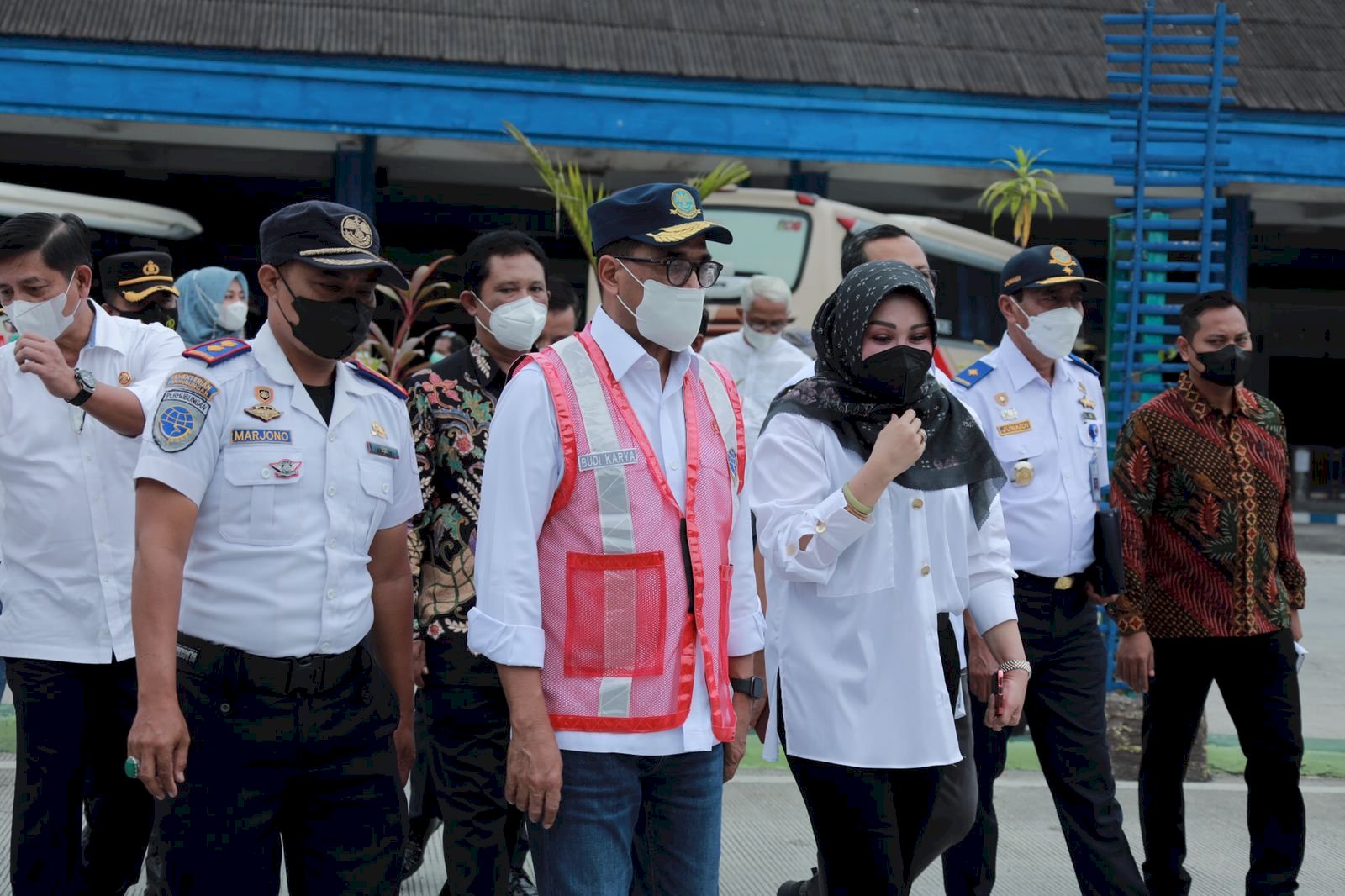 Tinjau Terminal Ir Soekarno, Menteri Perhubungan Minta Angkutan Dalam Kota Beroperasi di Terminal