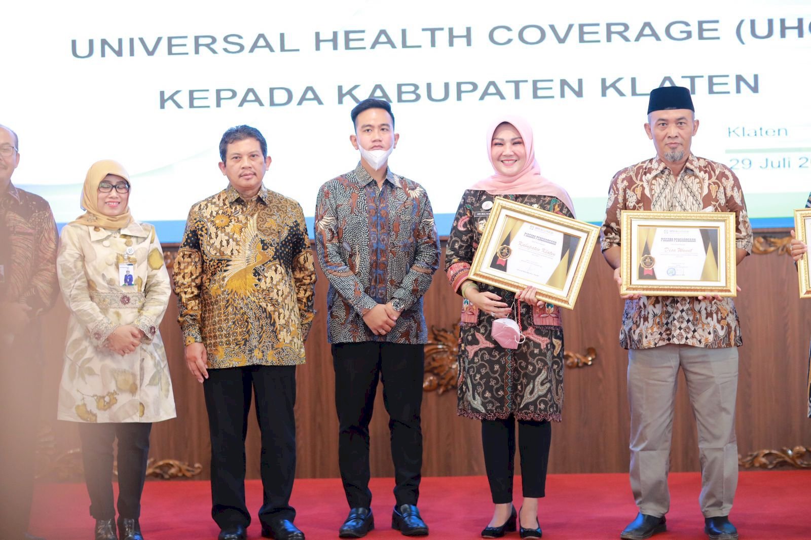 Di Hari Jadi Ke 218, Kabupaten Klaten Terima Piagam UHC dari BPJS Kesehatan