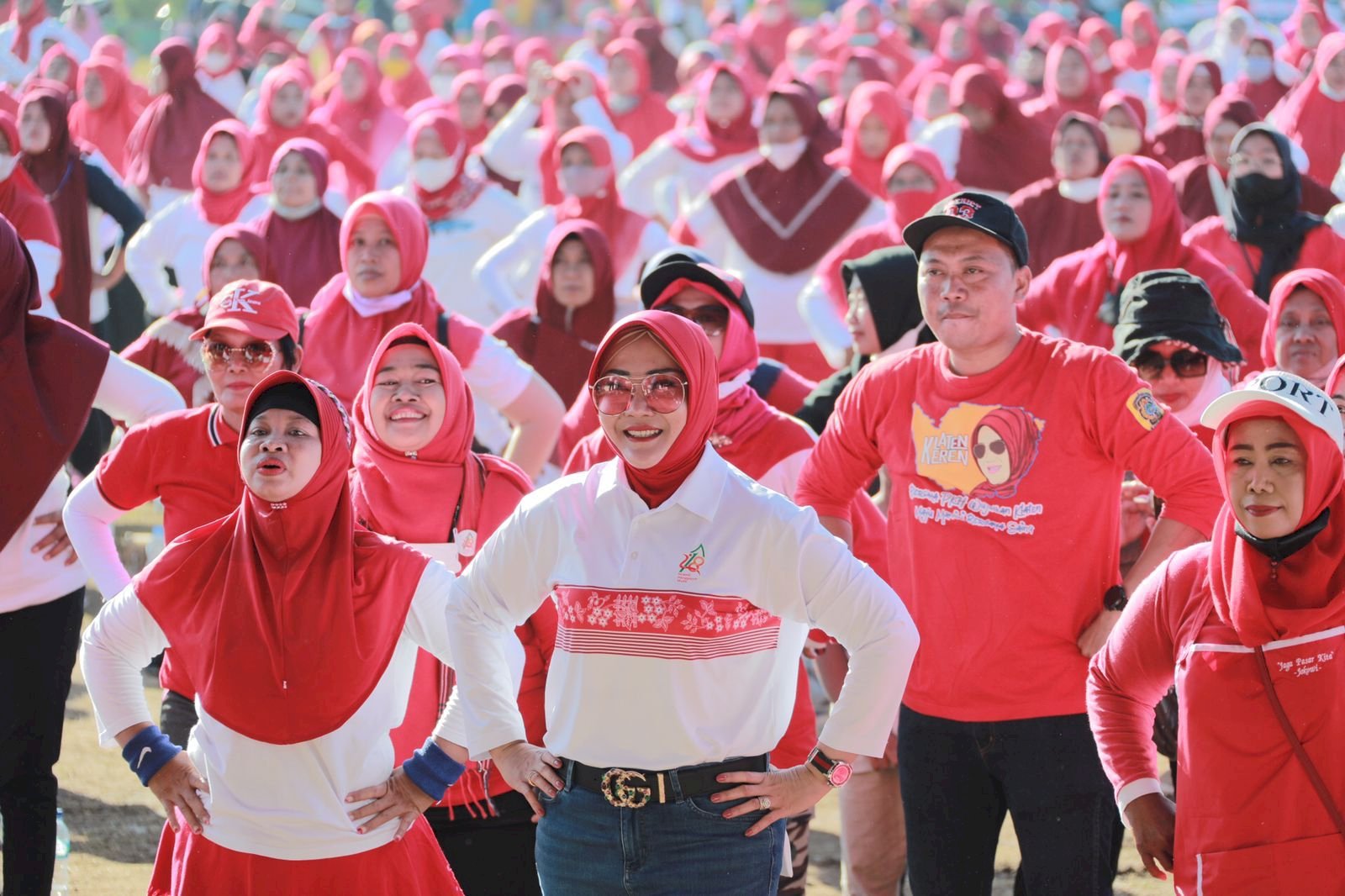 Bupati Klaten Hadiri Senam Massal PKH dan Tanda Tangani Komitmen Cegah Stunting