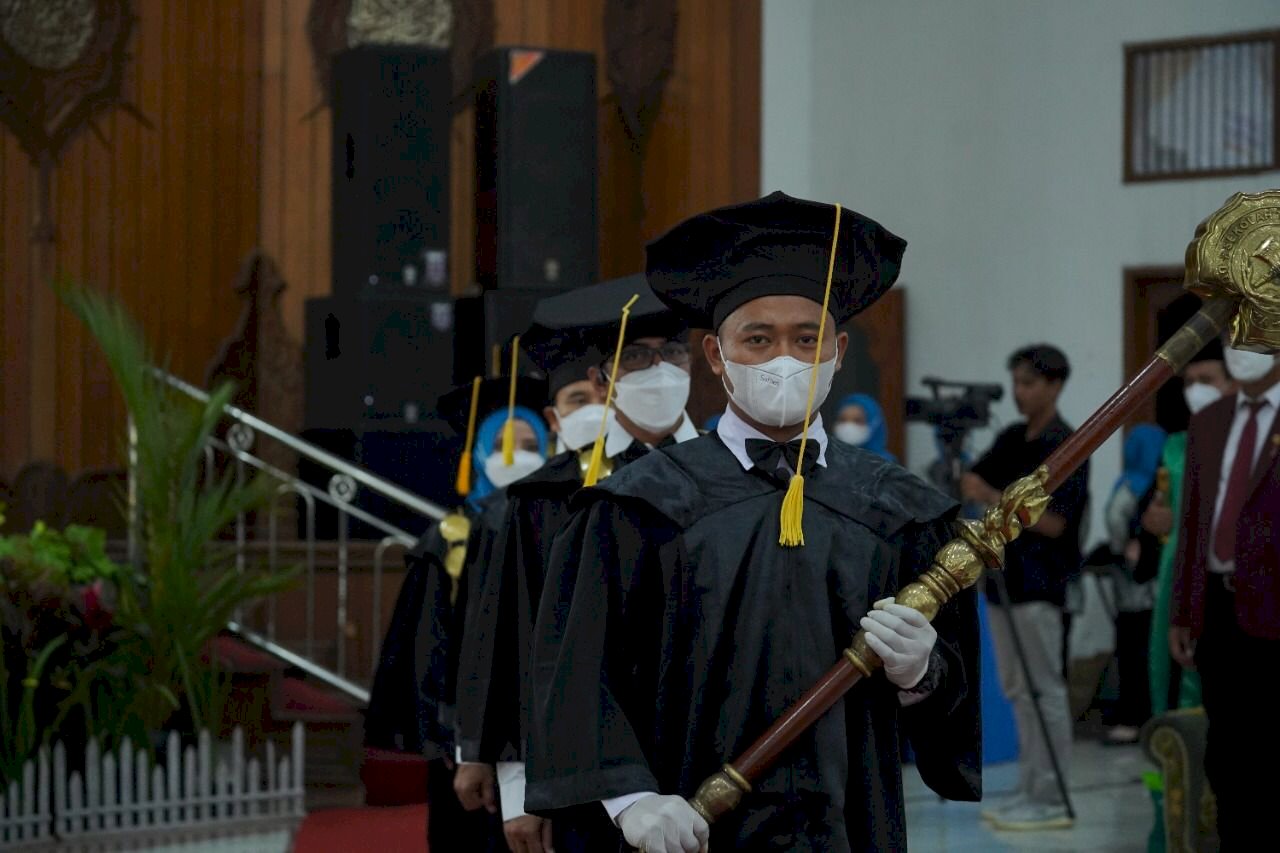 Wakil Bupati Klaten Memberikan Sambutan Pada Wisuda Program Sarjana Keperawatan, Ahli Madya Dan Angkat Sumpah Profesi Ke-15 Stikes Duta Gama Klaten Tahun 2022