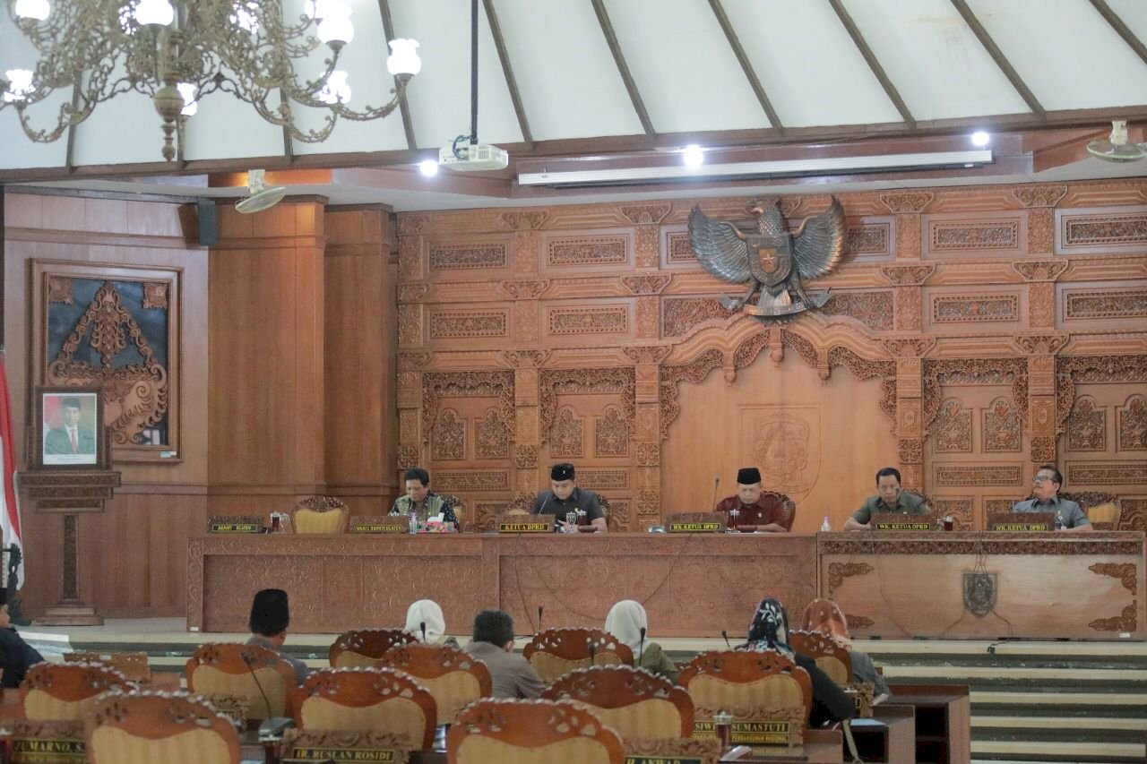 Wabup Klaten Hadiri Rapat Paripurna Tentang Pemandangan Fraksi terhadap Raperda Perubahan APBD Klaten