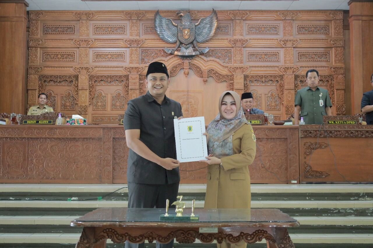 Bupati Klaten Sampaikan Penjelasan Dan Pengantar Raperda Rancangan APBD Tahun 2023 