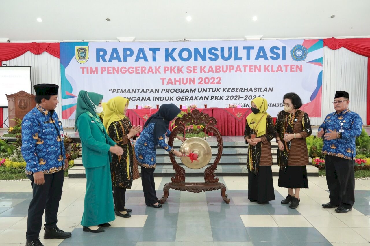 Membuka Rapat Konsultasi TP PKK Klaten, Bupati Klaten Harap TP PKK Dapat Menselaraskan Program Dengan Instansi Terkait