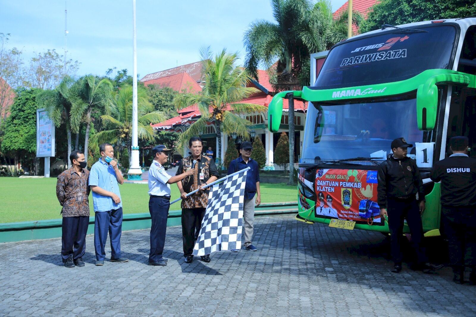 Wabup Klaten Lepas 10 Armada Bus Mudik Gratis Bagi Warga Klaten