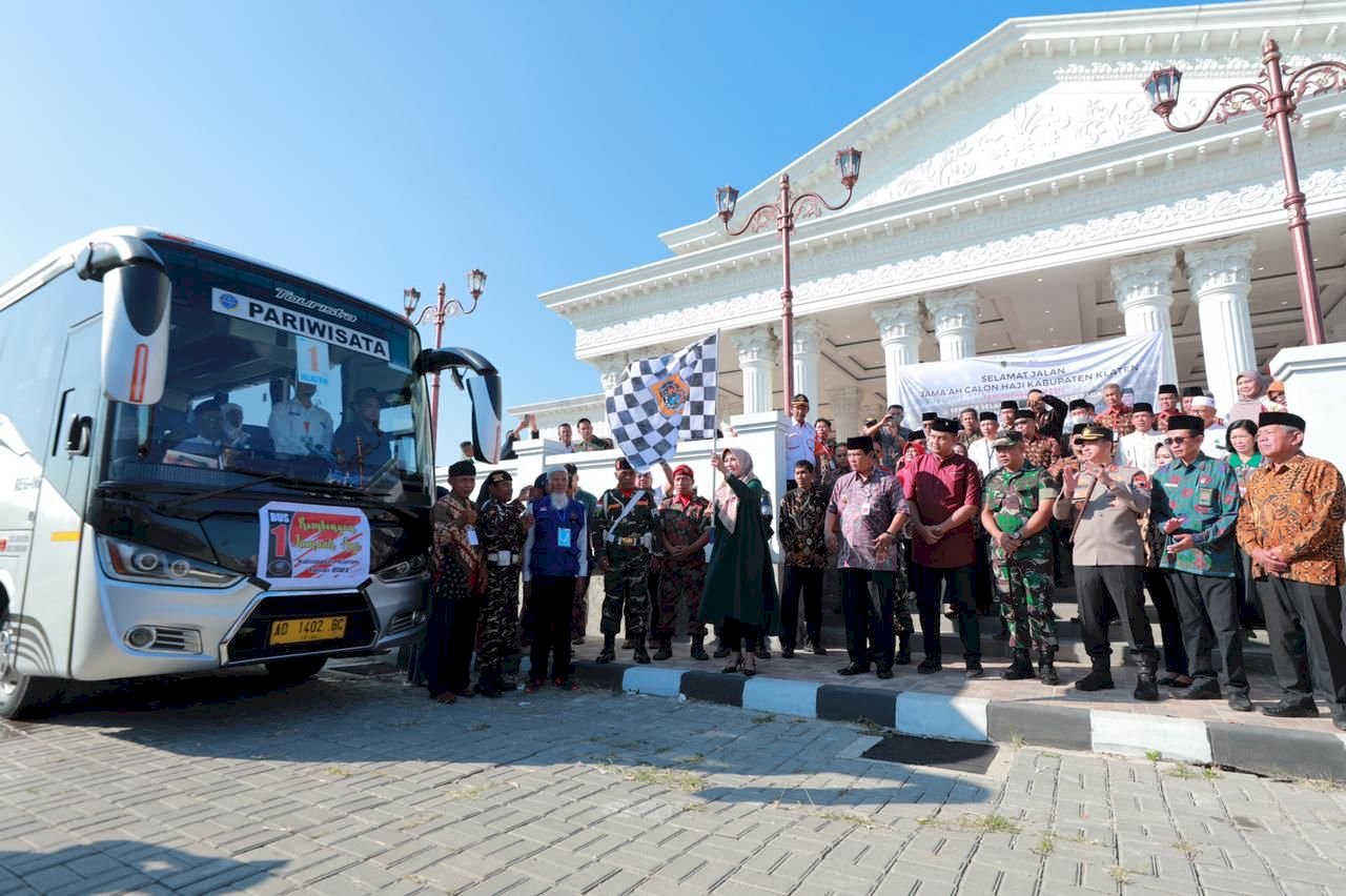 Bupati Klaten Berangkatkan Calon Haji Klaten Kloter 54 & 55