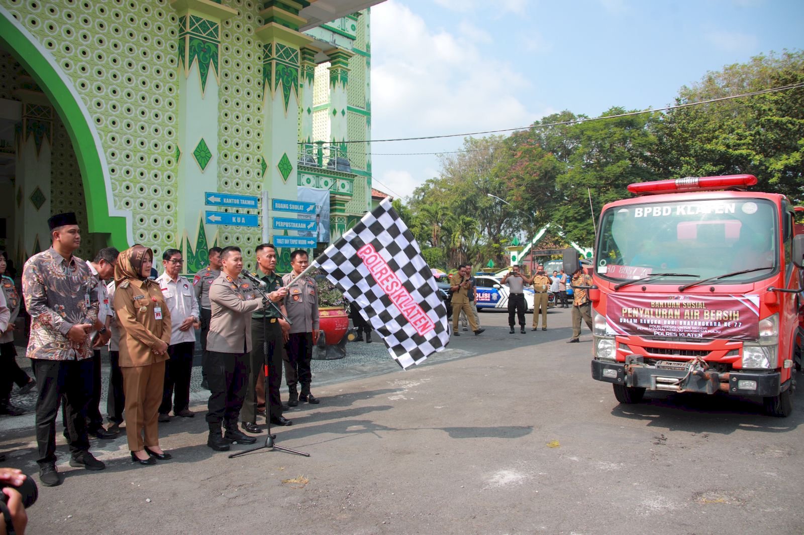 Bupati Klaten Hadiri Bakti Sosial Polres Klaten