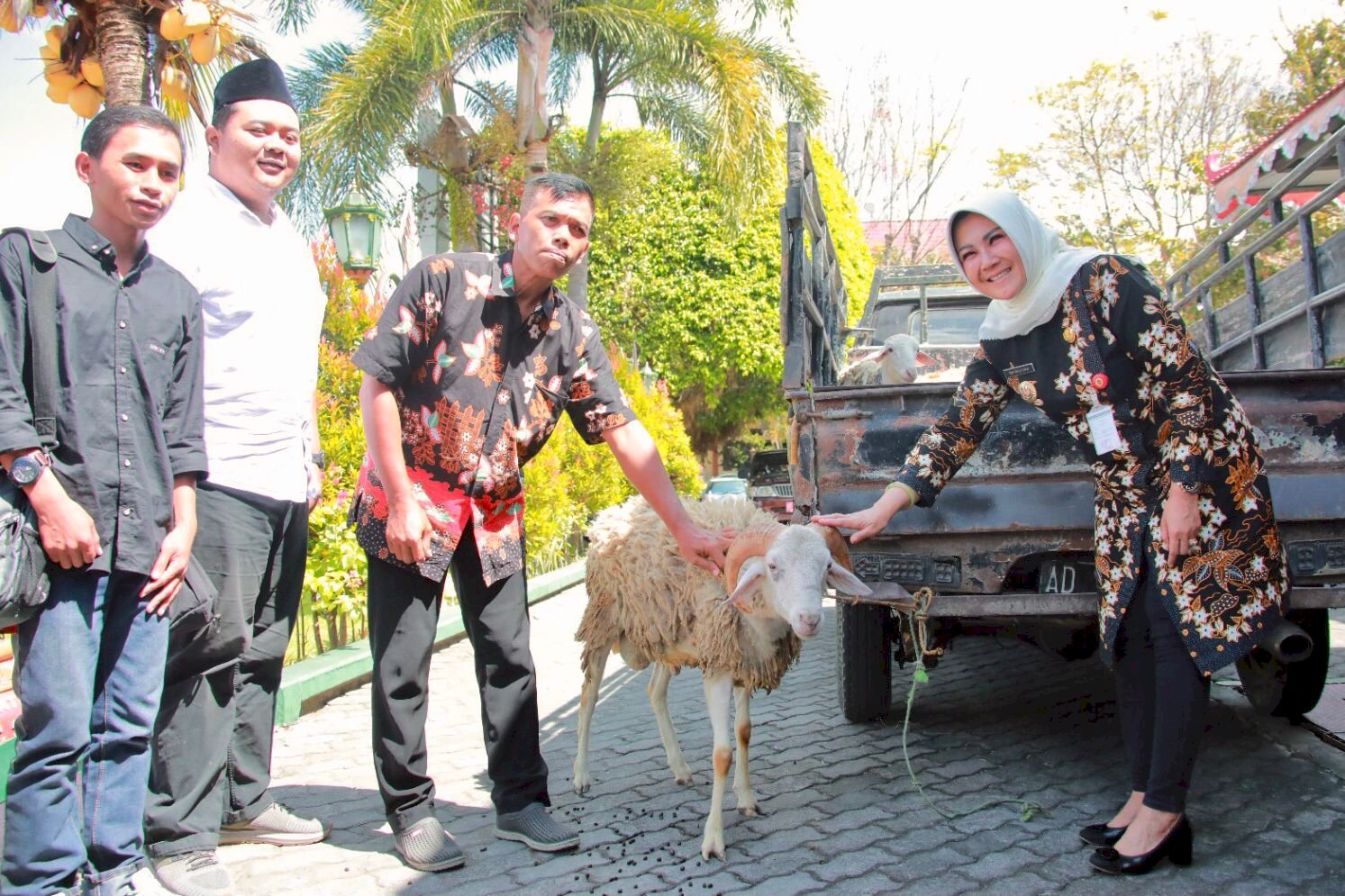 Menyambut Iduladha 1444 H, Bupati Klaten Serahkan Hewan Kurban