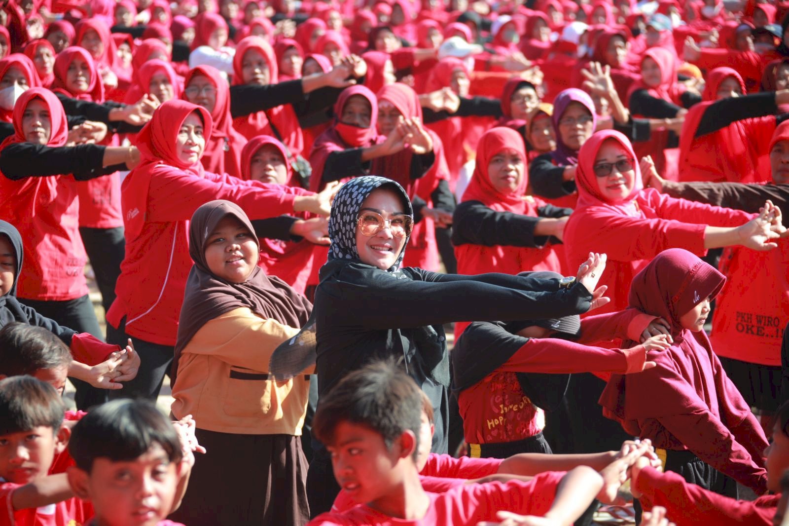 Meriahkan Hari Jadi Klaten dan HUT RI, Warga Bayat Ikuti Senam Bersama