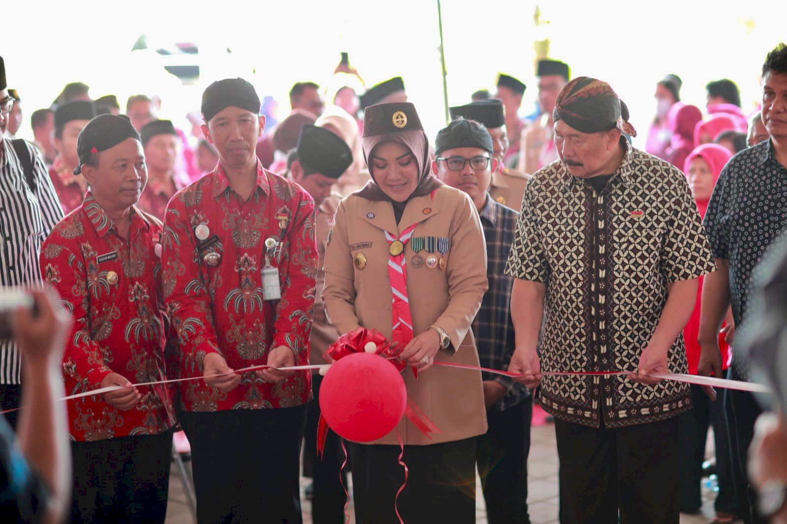 Sambang Warga Desa Nglinggi, Bupati Klaten Resmikan Gedung Pentas Budaya dan Olahraga