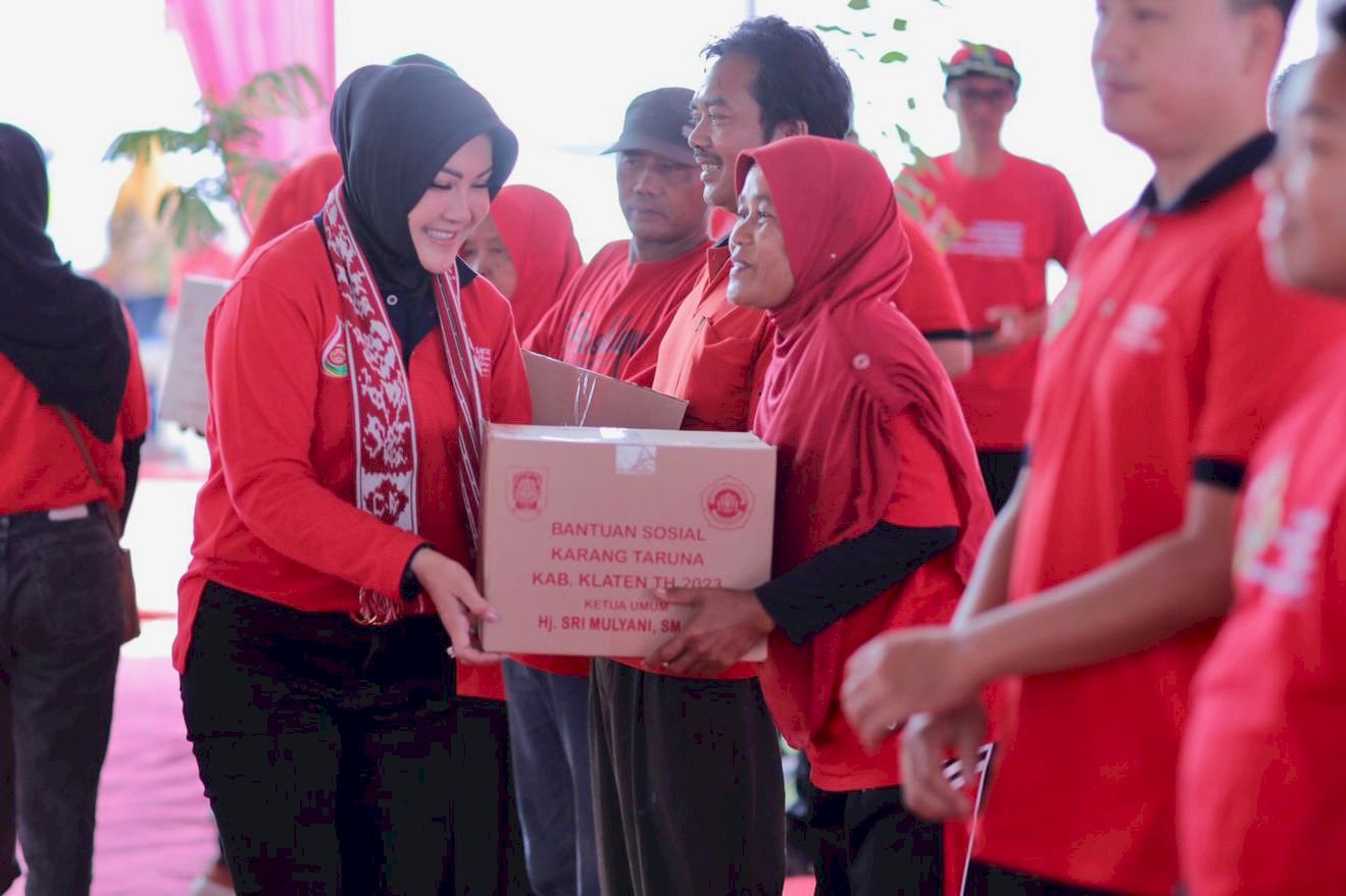 Peringati HUT Ke 63, Karangtaruna Klaten Berikan Bansos Kepada Masyarakat