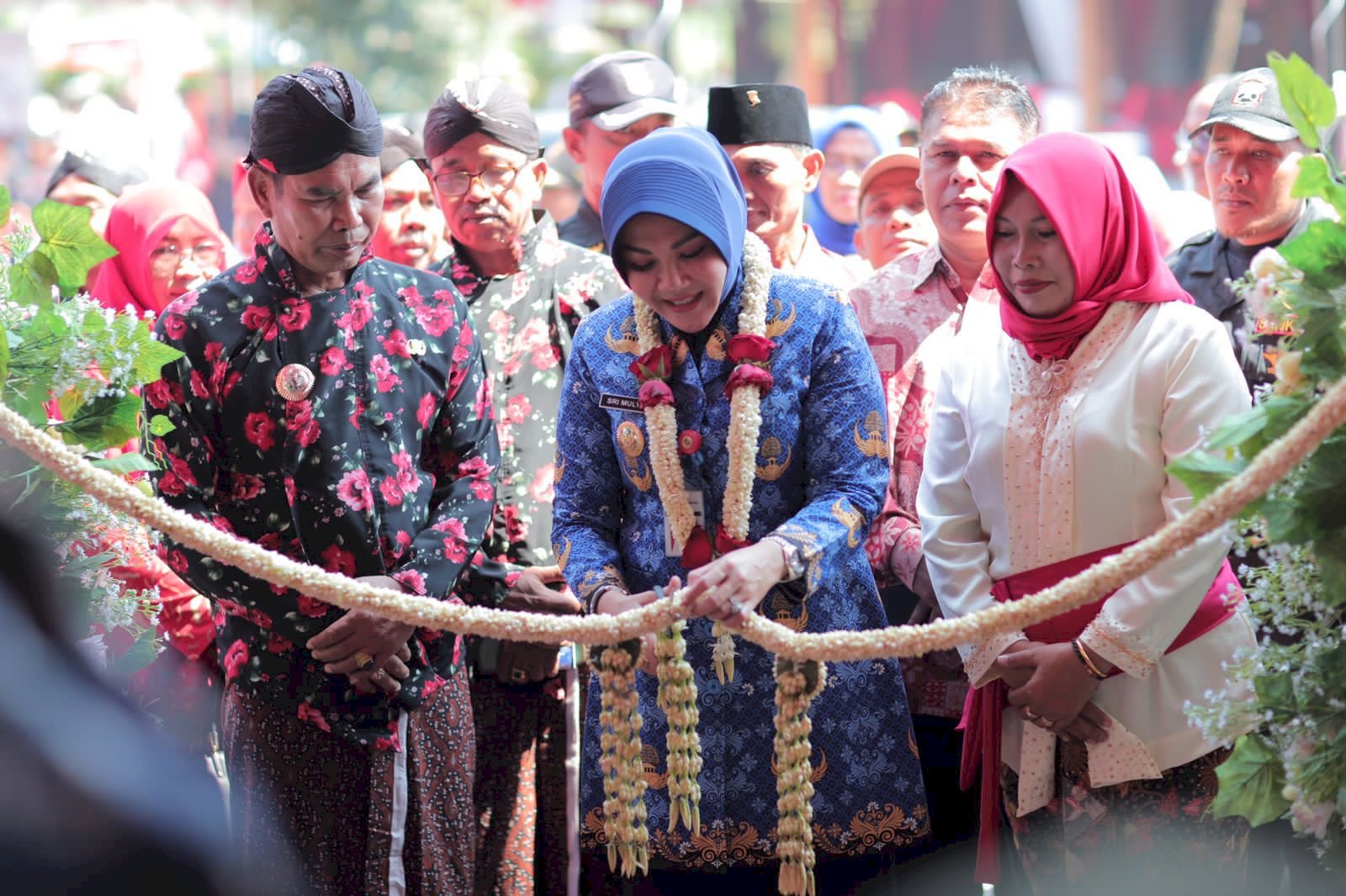 Sambang Warga Kecamatan Manisrenggo, Bupati Klaten Resmikan GOR Setjo Manggolo Kecemen