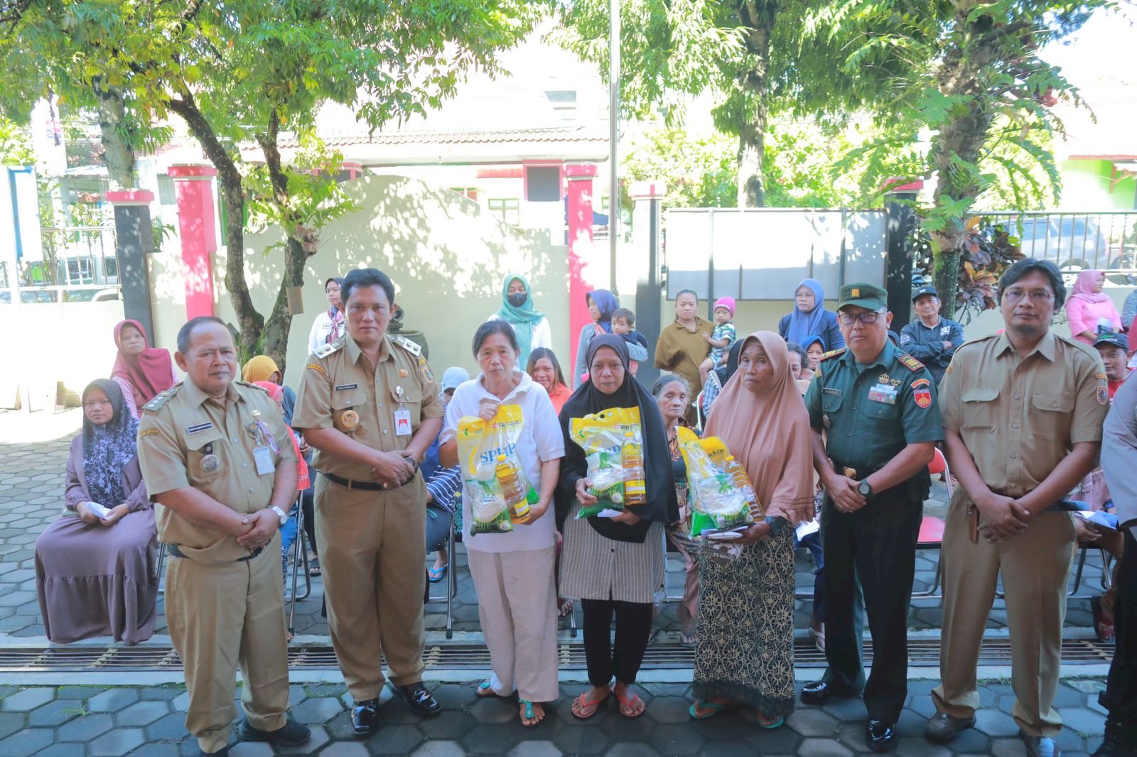 Stabilkan Harga Pangan, Wabup Tinjau Pasar Murah