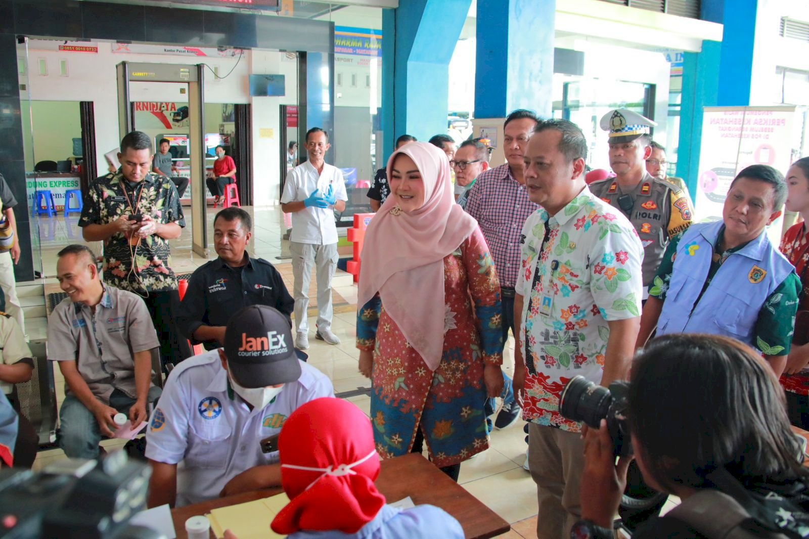 Sambut Mudik Lebaran, Pemkab Klaten Lakukan Cek Kesehatan Bagi Pengemudi Bus di Terminal Ir. Soekarno