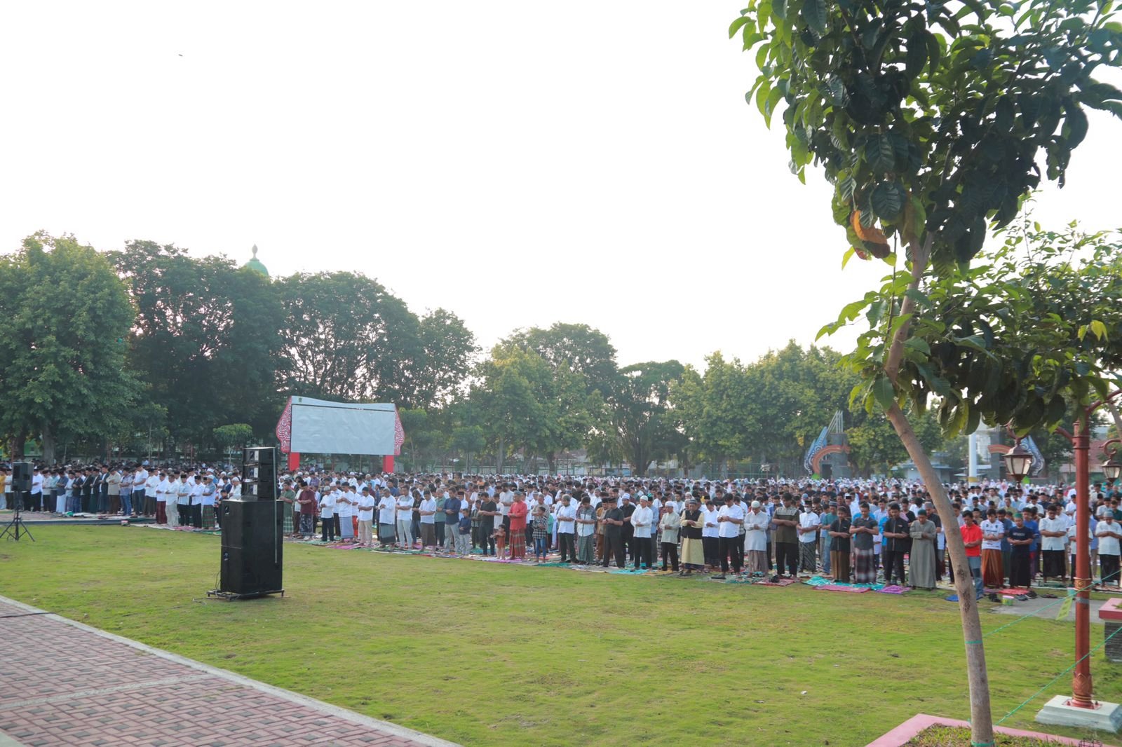 Berlangsung Khidmat, Pemkab Klaten Gelar Salat Iduladha 1445 H di Alun-Alun Klaten