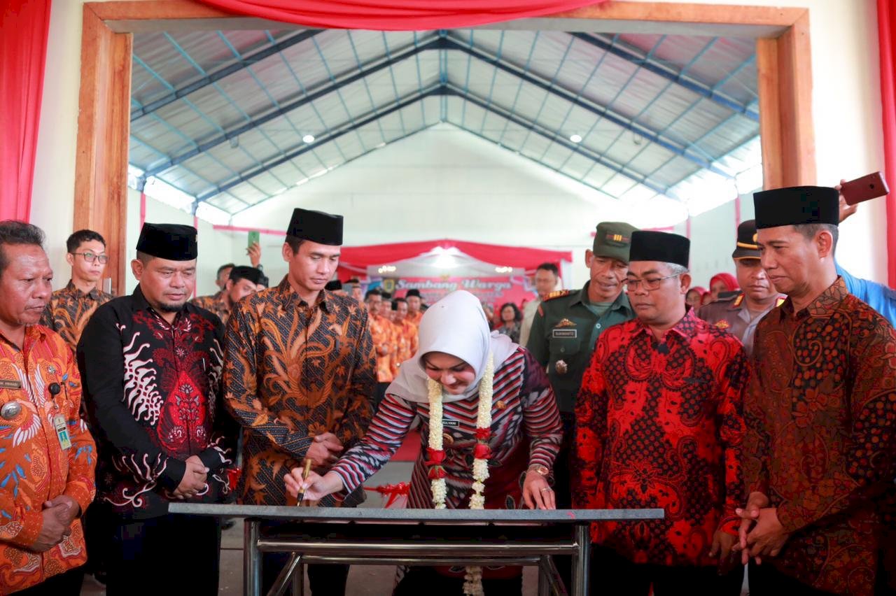 Sambang Warga Cawas, Bupati Klaten Resmikan Gedung Serbaguna Desa Gombang