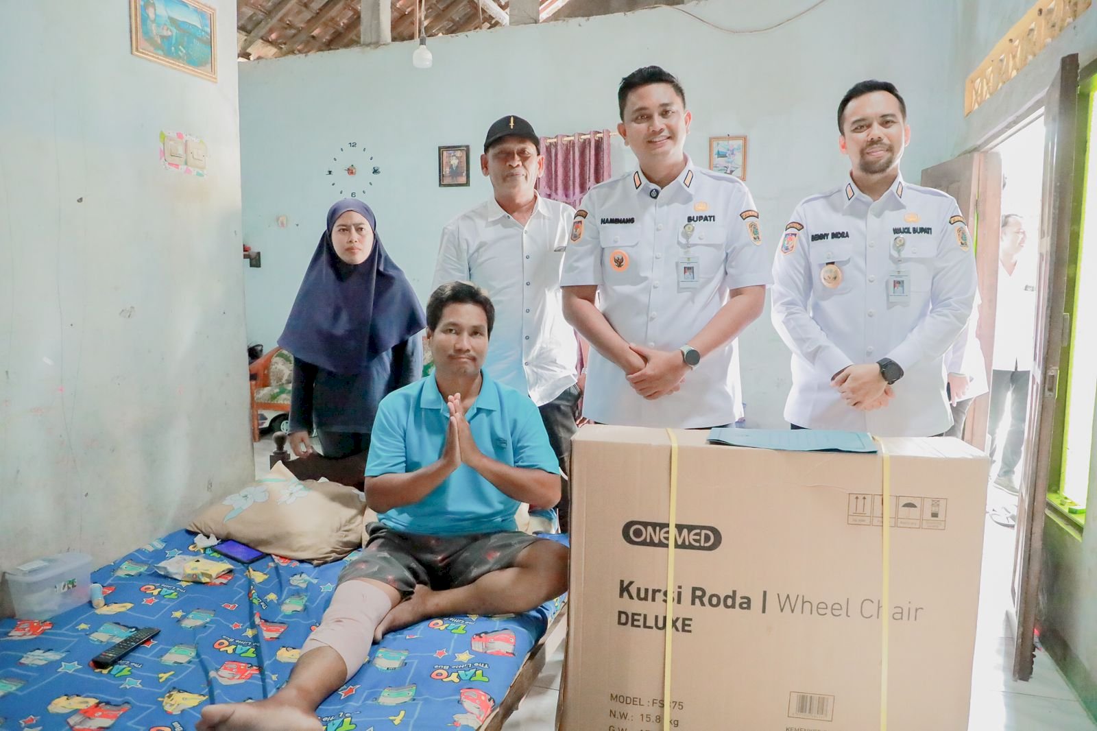 Mas Bup Hamenang & Mas Wabup Benny Berikan Bantuan untuk Ojol Korban Lakalantas