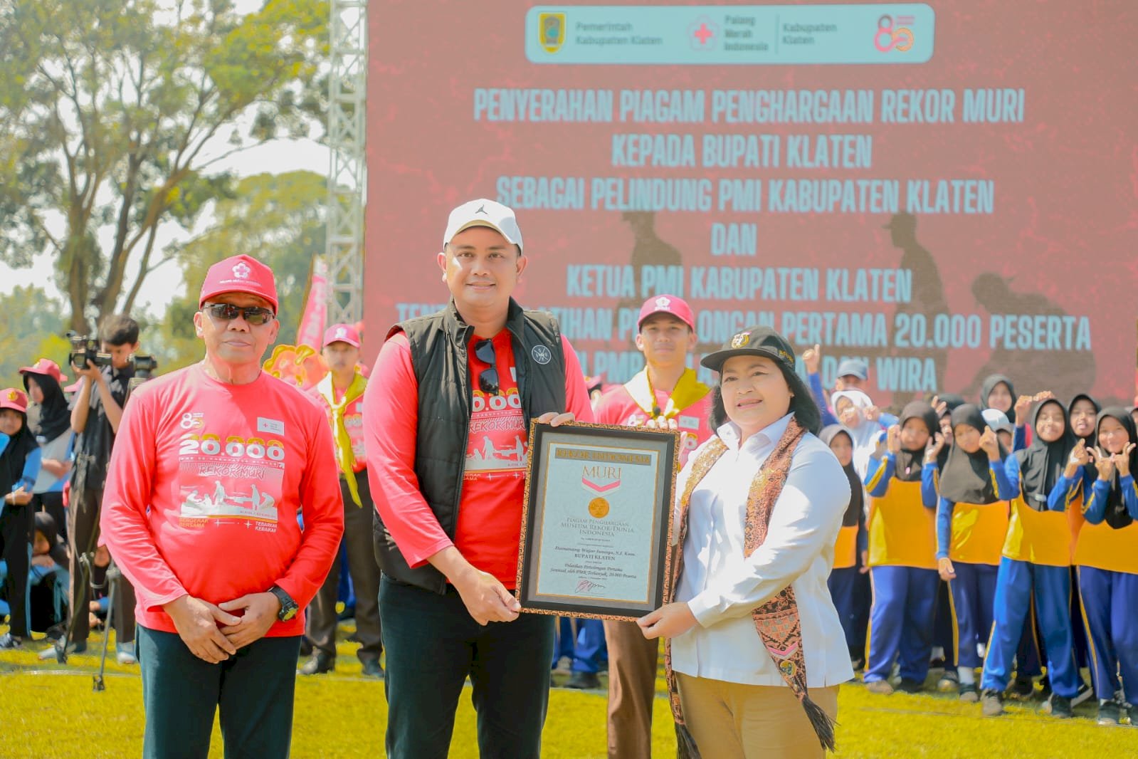 Bupati Klaten Resmi Membuka Kegiatan Pemecahan Rekor MURI Pelatihan Pertolongan Pertama Serentak Terbanyak 