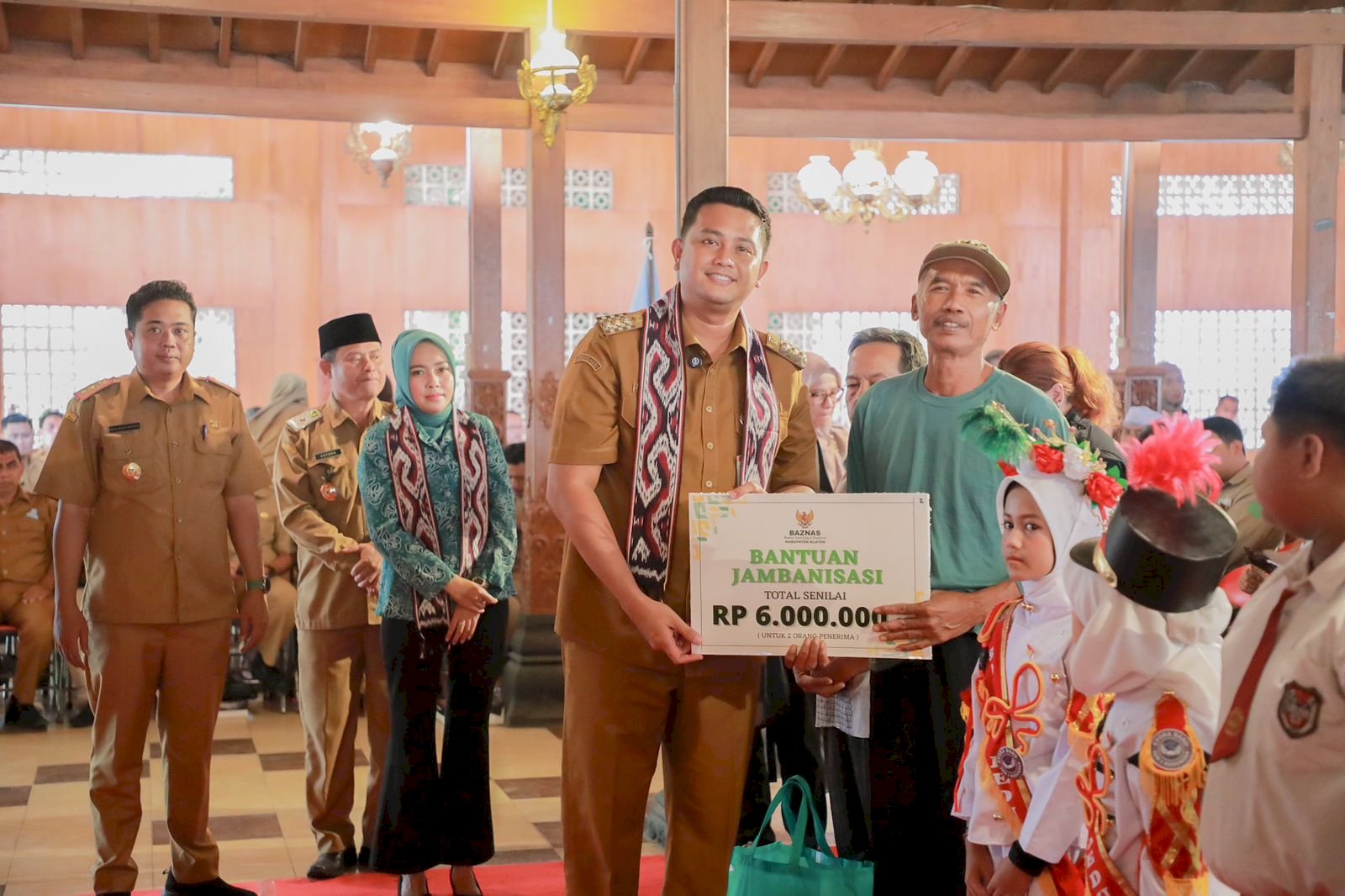 Sambung Rasa Kedungan Pedan, Mas Hamenang Salurkan Bantuan Sosial Bagi Masyarakat