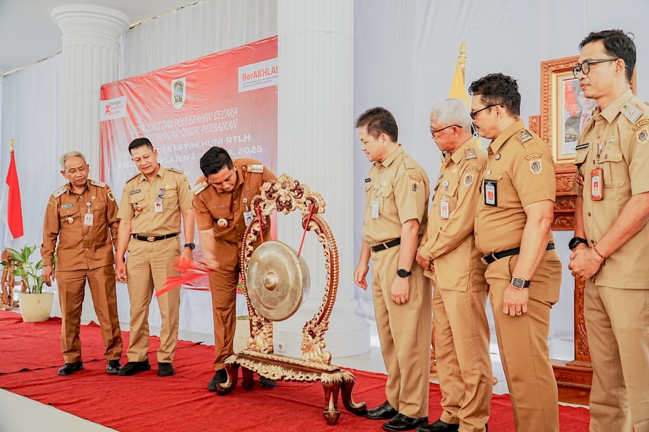 Bupati Klaten Serahkan Bantuan RTLH dan Launching SIFASUM