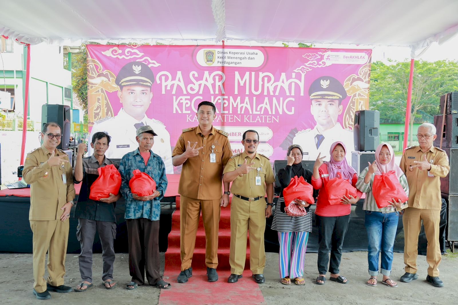 Bupati Klaten Mas Hamenang Tinjau Penyaluran Pasar Murah di Kemalang
