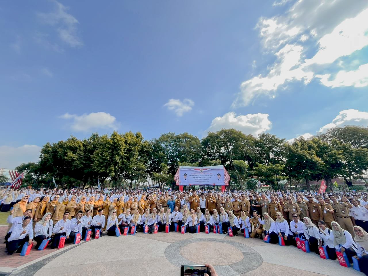 Pemkab Klaten Serahkan SK Pengangkatan 3.091 PPPK Paruh Waktu Tahun 2025