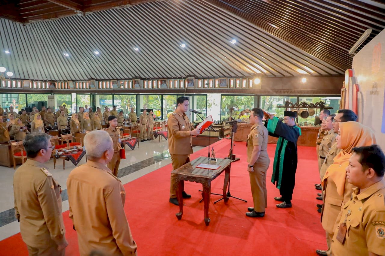 Bupati Klaten Kukuhkan dan Ambil Sumpah Pejabat Inspektorat Kabupaten Klaten