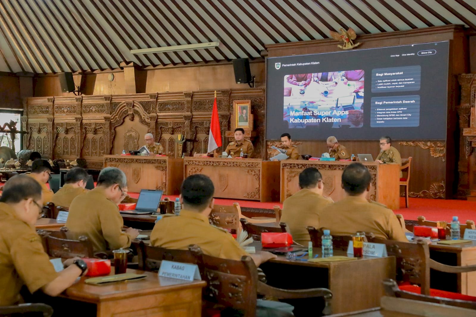 Bupati dan Wakil Bupati Klaten Dorong Perencanaan Terpadu dan Optimalisasi PAD dalam Rakor Senin 