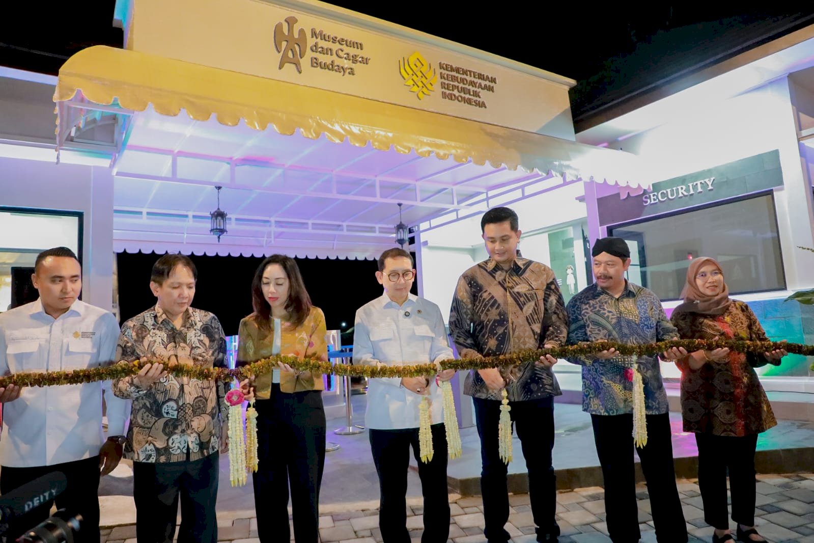 Menteri Kebudayaan Republik Indonesia Resmikan Pengembangan Tahap I Candi Plaosan