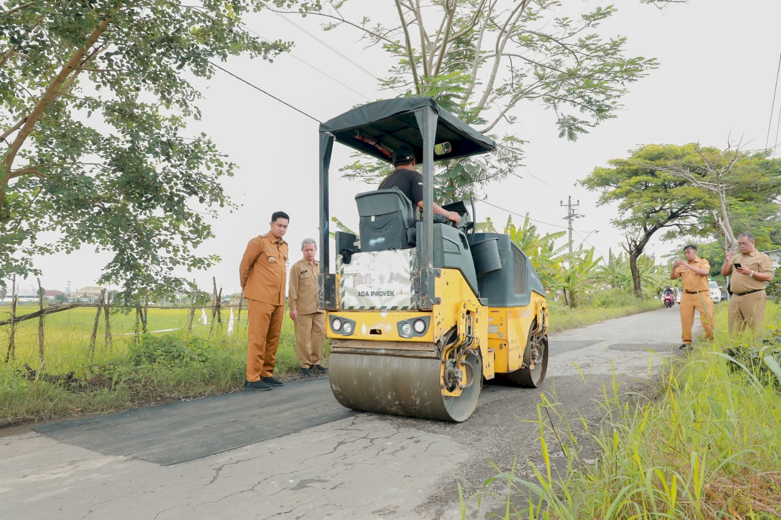 Bupati Klaten Tinjau Perbaikan Tambal Sulam Jalan dr. Soepomo