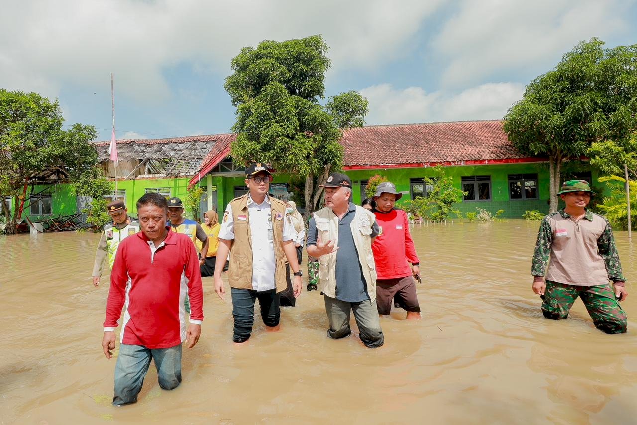 Bupati Klaten Tinjau Tanggul Jebol Desa Bawak dan Japanan Cawas 
