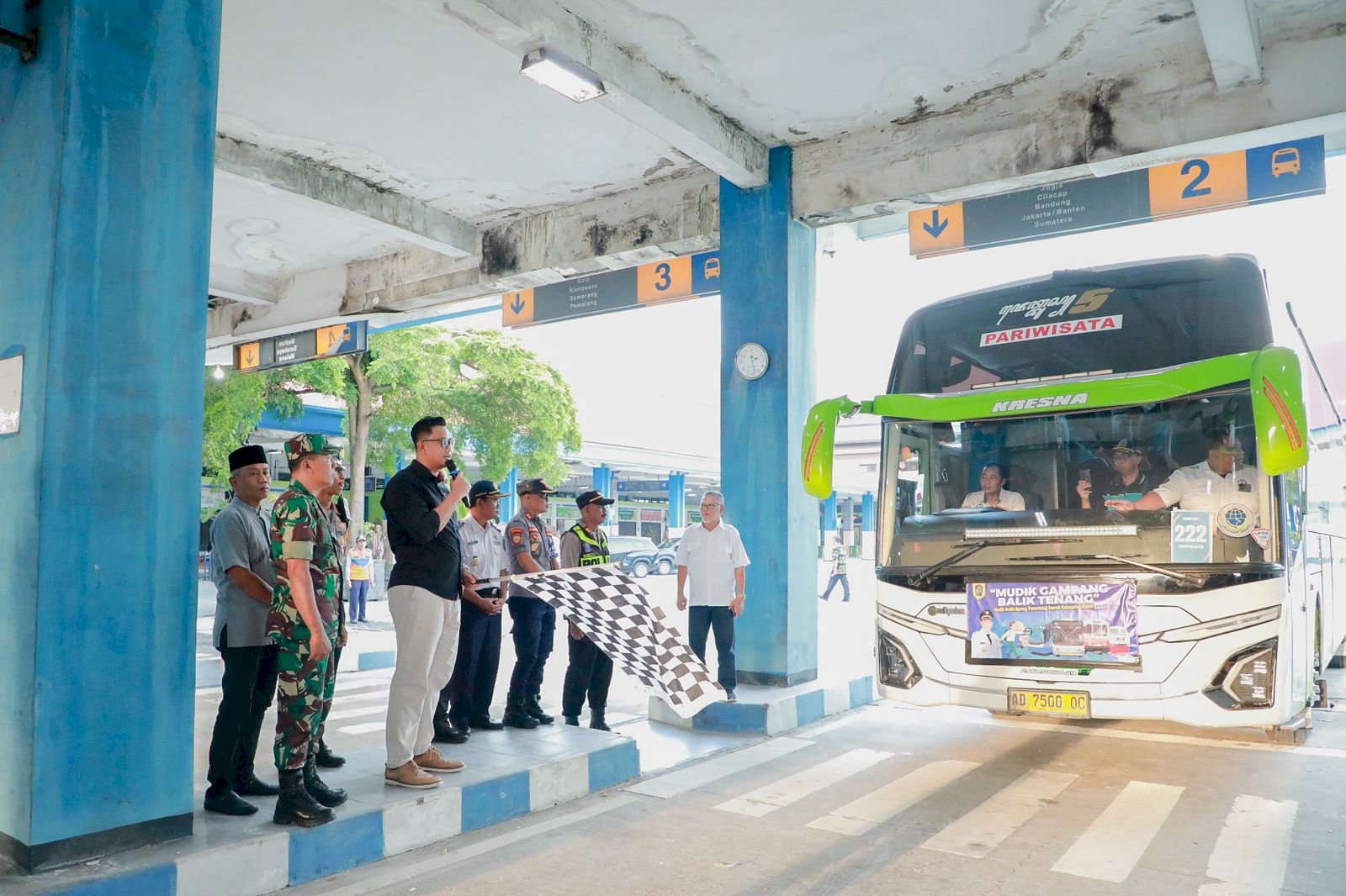 Bupati Klaten Lepas Tim Penjemputan Mudik Gratis, 16 Bus Jemput Warga Klaten di Jakarta