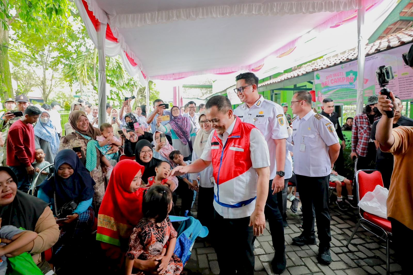 Tinjau Vaksinasi Campak, Gubernur Jateng Dorong Masyarakat Lengkapi Imunisasi Anak